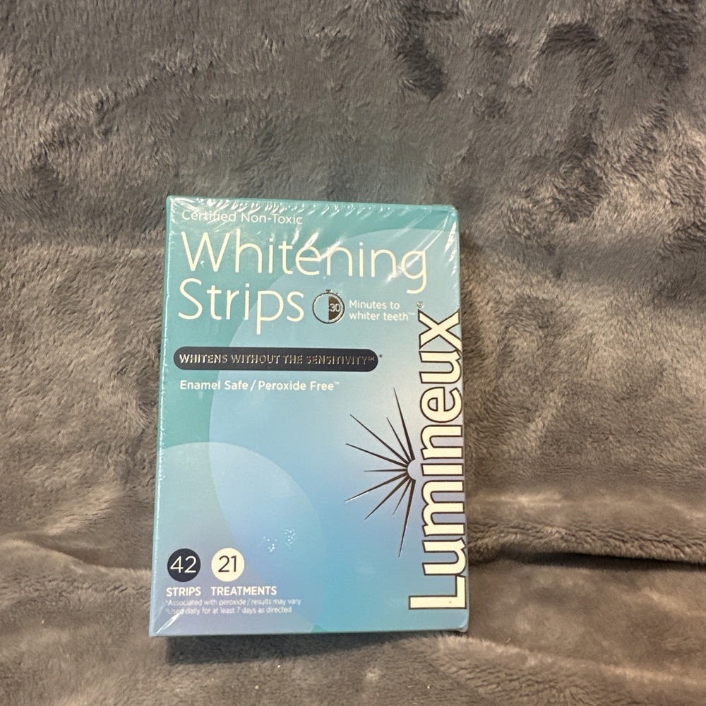 Lumineux Teeth Whitening Strips (42 Strips = 21 Treatments) (EXP. 8/25)